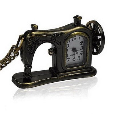 Sewing Machine Shaped Reminiscence Chain Pendant