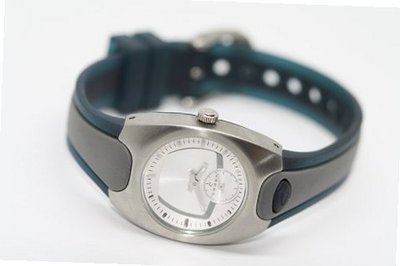 CROSS WOMENS STAINLESS STEEL RUBBER ROUND WHITE DIAL SPORT WATCH