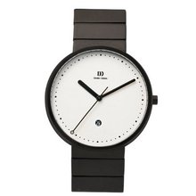 Martin Larsen with Gunmetal Circle-Shaped Case