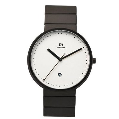 Martin Larsen with Gunmetal Circle-Shaped Case