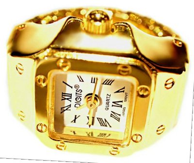 Stellar Radiance in Gold Ring