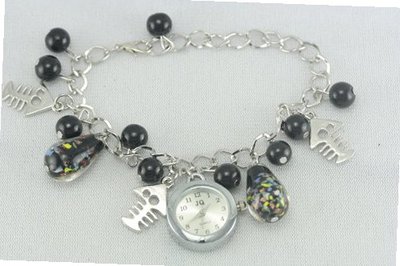 New in Box Fish Bond Charm Bracelet Ladies Nice