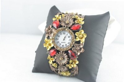 uFashion Watches Brand New in Box Ladies Gold Bangle Lastest Style 