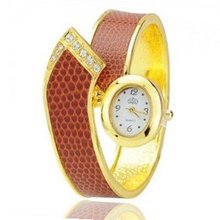 uNumaro Stylish Metal Hinge Bracelet Quartz Movement Wrist Set with Rhinestone - Dark Red 