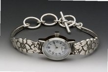 Silver Spoon Floral Petite Woman's Oval Vintage Petal