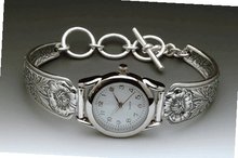 Silver Spoon Mother of Pearl Silver Round Unique Laurel