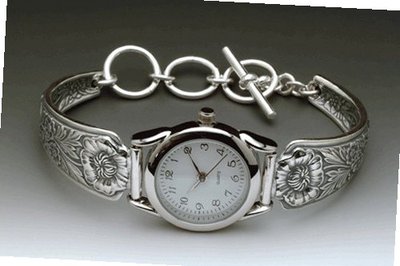 Silver Spoon Mother of Pearl Silver Round Unique Laurel