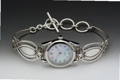 Silver Spoon Oval Mother of Pearl Hellensburgh